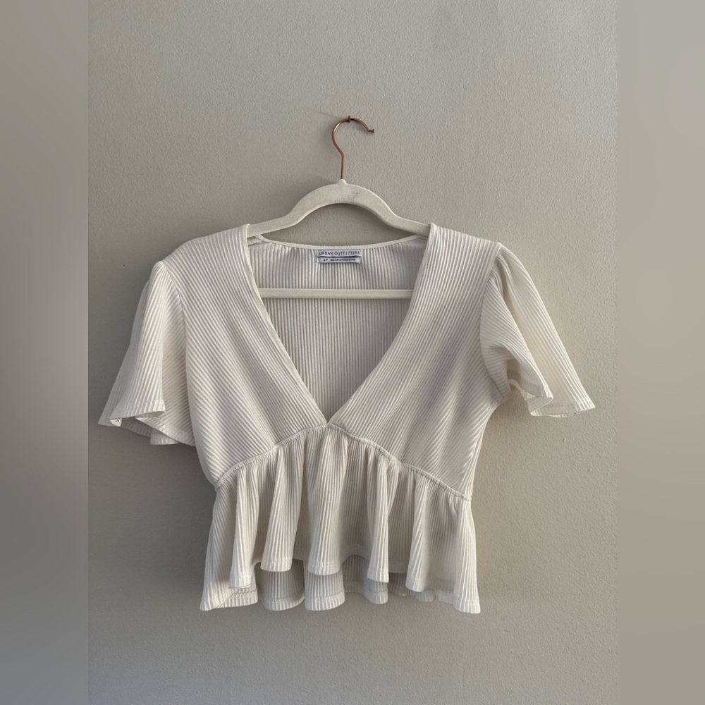 URBAN OUTFITTERS Elegant Cream V-Neck Women's Top